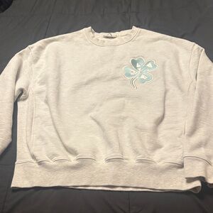 Mardi Mercredi Light Gray Crewneck Sweatshirt with Mint Clover Patch